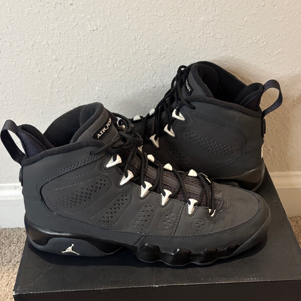 Jordan Men's Black Sneakers